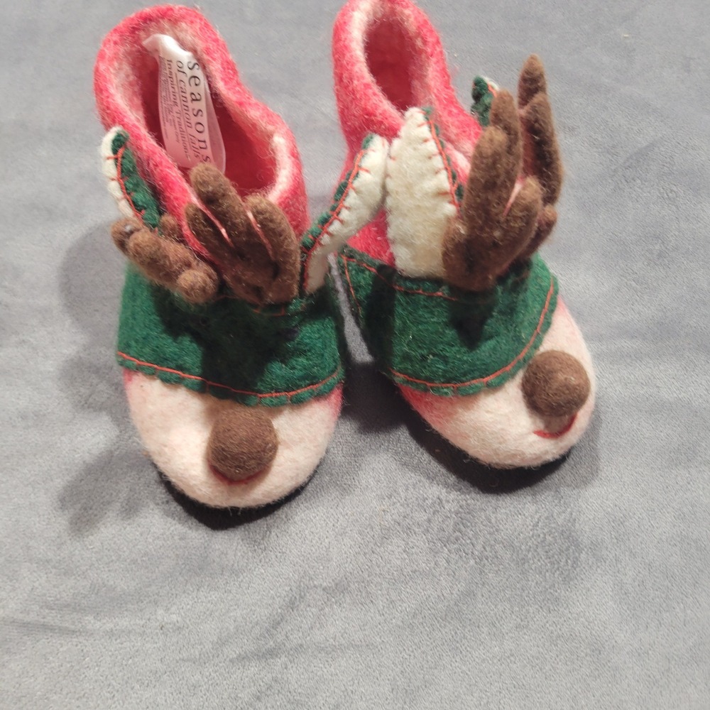 Seasons of Cannon Falls Reindeer Felted Wool Slippers Red Green Christmas Nepal‎